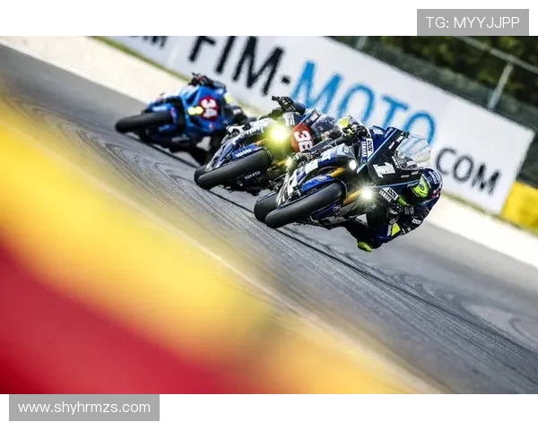 赛车越野摩托车耐力赛首日精彩纷呈激烈争夺各方强手角逐领先位置