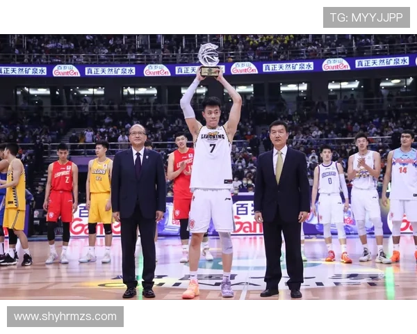 篮球公园专访张镇麟:从青涩少年到国家队中坚力量的成长之路 篮球公园专访张镇麟:从青涩少年到国家队中坚力量的成长之路